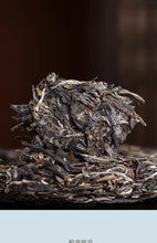 Carica l&#39;immagine nel visualizzatore di Gallery, 2024 MengKu RongShi &quot;Bing Dao - Lao Zhai Tou Cai&quot; (Bingdao - Laozhai Region - 1st Picking) 400g Puerh Raw Tea Sheng Cha