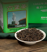 Laden Sie das Bild in den Galerie-Viewer, 2019 CNNP Liu Bao &quot;Gong Ti Guan - Lv Guan - Yi Ji&quot; (Gongti Can -  Green Can - 1st Grade - Aged from 2011) Liu Pao Tea, 250g/Tin Liubao, Dark Tea,  Wuzhou, Guangxi