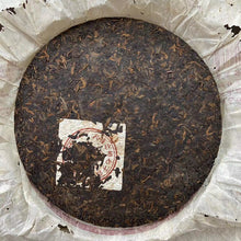 Carica l&#39;immagine nel visualizzatore di Gallery, 2005 LiMing &quot;Yue Chen Yue Xiang&quot; (The Older The Better) Cake 357g Puerh Shou Cha Ripe Tea, Meng Hai.