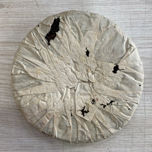 Load image into Gallery viewer, 1999 CNNP Puerh 99 - Gui Lan Yin (99 - Ghost Blue Mark) Cake 357g Puerh Sheng Ch - photo 2