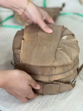 Load image into Gallery viewer, 1999 CNNP Puerh 99 - Gui Lan Yin (99 - Ghost Blue Mark) Cake 357g Puerh Sheng Ch - photo 7