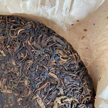 Carica l'immagine nel visualizzatore di Gallery, 1999 LongYuanHao Yi Wu Gu Cha - Ye Sheng Cha (Yiwu Old Tree - Wild Tea) Cake 400 - photo 9