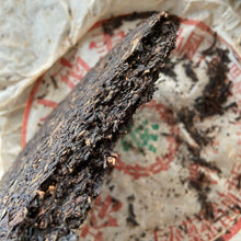 Load image into Gallery viewer, 2001 XiaGuan 8653 Iron Cake 357g Puerh Raw Tea Sheng Cha - photo 10