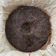 Load image into Gallery viewer, 2002 CNNP Puerh 7572 - Lv Yin (Green Mark) Cake 357g Puerh Shou Cha Ripe Tea - photo 5