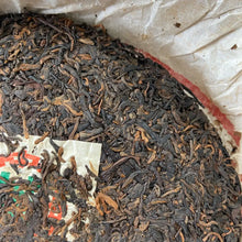 Load image into Gallery viewer, 2002 CNNP Puerh 7572 - Lv Yin (Green Mark) Cake 357g Puerh Shou Cha Ripe Tea - photo 9