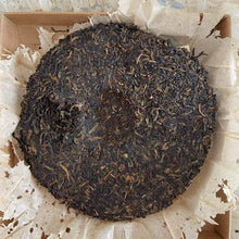 Load image into Gallery viewer, 2003 LiuDaChaShan Yi Bang - Ye Sheng Cha (Yibang Mountain - Wild Tea ) Cake 357g - photo 4
