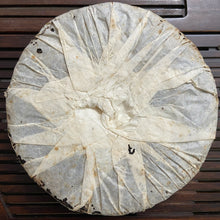 Load image into Gallery viewer, 2003 NanNuoShan Jin Gang- Nan Nuo Shan (NanNuo Mountain Old Tree) Cake 357g Puer - photo 11