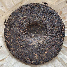Load image into Gallery viewer, 2003 YongPinHao Yi Wu - Ye Sheng (Yiwu Mountain - Wild Tea) Cake 400g, Puerh She - photo 10