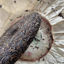 Load image into Gallery viewer, 2003 YongPinHao Yi Wu - Ye Sheng (Yiwu Mountain - Wild Tea) Cake 400g, Puerh She - photo 8