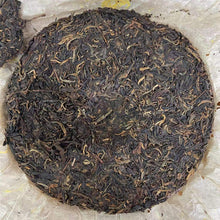 Laden Sie das Bild in den Galerie-Viewer, 2004 ChangTai Cha Pin Tian Xia - Jing Mai (Jingmai Wild Tea) Cake 400g Puerh Raw - photo 10