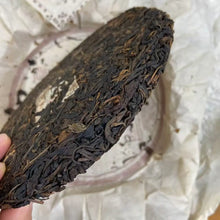 Load image into Gallery viewer, 2004 ChangTai "Chen Hong Chang - Yi Wu - Yi Bang Ji Pin" (Yiwu - Premium Yibang) Cake 400g Puerh Raw Tea Sheng Cha