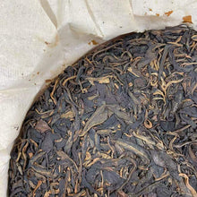 Load image into Gallery viewer, 2004 ChangTai "Chen Hong Chang - Yi Wu - Yi Bang Ji Pin" (Yiwu - Premium Yibang) Cake 400g Puerh Raw Tea Sheng Cha