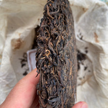 Load image into Gallery viewer, 2004 ChangTai Yi Wu Zheng Pin (Yiwu) Cake 400g Puerh Raw Tea Sheng Cha - photo 4