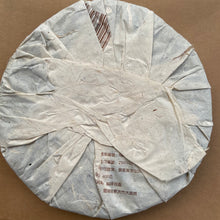 Load image into Gallery viewer, 2004 ChangTai Yi Wu Zheng Pin (Yiwu) Cake 400g Puerh Raw Tea Sheng Cha - photo 5