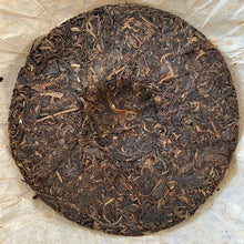 Load image into Gallery viewer, 2004 ChunHai Meng Hai Kong Que (Menghai Peacock) Cake 357g Puerh Sheng Cha Raw T - photo 4