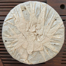 Load image into Gallery viewer, 2004 ChunHai Meng Hai Kong Que (Menghai Peacock) Cake 357g Puerh Sheng Cha Raw T - photo 9