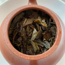 Load image into Gallery viewer, 2004 ChunMing Bu Lang - Qiao Mu Sheng Tai (Bulang - Arbor Organic) Cake 357g Pue - photo 12