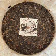 Load image into Gallery viewer, 2004 ChunMing Bu Lang - Qiao Mu Sheng Tai (Bulang - Arbor Organic) Cake 357g Pue - photo 3