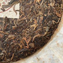 Load image into Gallery viewer, 2004 ChunMing Bu Lang - Qiao Mu Sheng Tai (Bulang - Arbor Organic) Cake 357g Pue - photo 7