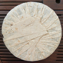 Load image into Gallery viewer, 2004 ChunMing Bu Lang - Qiao Mu Sheng Tai (Bulang - Arbor Organic) Cake 357g Pue - photo 9