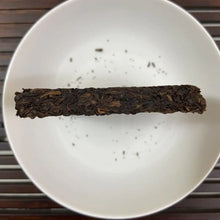 Load image into Gallery viewer, 2004 KingTeaMall Jing Mai - Ye Sheng Chun Jian (Jingmai - Wild Spring Bud) Brick - photo 4