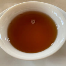 Laden Sie das Bild in den Galerie-Viewer, 2004 LaoTongZhi Gao Shan Cha Bing (High Mountain Tea Cake) 400g Puerh Sheng Cha  - photo 11