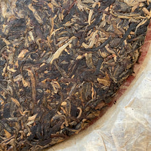 Load image into Gallery viewer, 2004 ShuangXiong Ban Zhang - Ming Qian Ya (Banzhang - Early Spring Bud) Cake 357 - photo 7