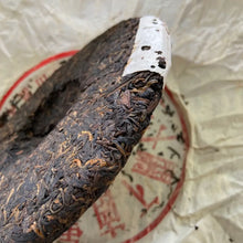 Load image into Gallery viewer, 2004 XiaGuan Song He Pao Bing (Pine &amp; Crane General Cake ) 357g Puerh Raw Tea Sh - photo 8