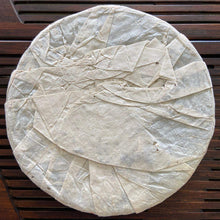 Load image into Gallery viewer, 2004 XiaGuan Song He Tie Bing (Pine &amp; Crane Iron Cake ) 357g Puerh Raw Tea Sheng - photo 8