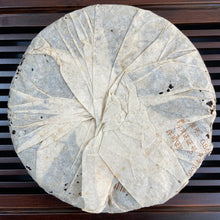 Load image into Gallery viewer, 2005 ChangTai Ban Na Yun Wu Yuan Cha (Banna Cloudy Foggy Wild Tea) Cake 400g Pue - photo 2