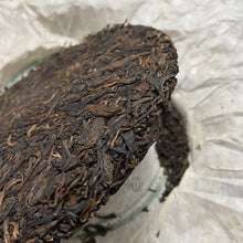 Load image into Gallery viewer, 2005 ChangTai Chen Hong Chang - Yi Wu - Ji Pin (Yiwu - Premium) Cake 400g Puerh  - photo 4