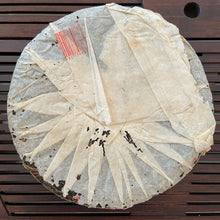 Load image into Gallery viewer, 2005 ChunCheng Yi Wu Chun Jian (Yiwu Spring Bud) Cake 400g Puerh Raw Tea Sheng C - photo 10