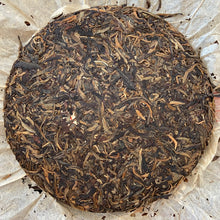 Load image into Gallery viewer, 2005 ChunCheng Yi Wu Chun Jian (Yiwu Spring Bud) Cake 400g Puerh Raw Tea Sheng C - photo 3