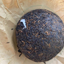 Carica l'immagine nel visualizzatore di Gallery, 2005 DaYi V93 (1st Batch 501 - Ten Years Sharpen One Sword) Tuo 250g Puerh Shou  - photo 3