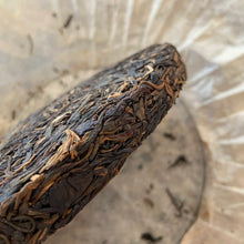 Load image into Gallery viewer, 2005 KingTeaMall Cha Dao - Yi Wu - Gua Feng Zhai (Teaism - Yiwu - Guafengzhai) C - photo 5