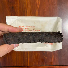 Cargar imagen en el visor de la galería, 2005 LaoTongZhi "Pu Er Cha Zhuan" (7588 Mark - 1st Edition) Brick 250g Puerh Ripe Tea Shou Cha