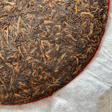 Load image into Gallery viewer, 2005 LiMing Gong Ting Pu'Er (Tribute Tea) Cake 357g Puerh Shou Cha Ripe Tea, Men - photo 6