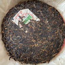 Load image into Gallery viewer, 2005 NanQiao De He Xing - Jia Ji Yin Cha (DX - 1st Grade Mark) Cake 357g Puerh R - photo 3