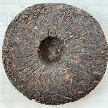 Load image into Gallery viewer, 2005 XiaGuan 8673 (Thick Wrapper Simplified Chinese Characters) Cake 357g Puerh  - photo 4