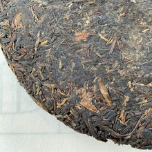 Load image into Gallery viewer, 2005 XiaGuan 8673 (Thick Wrapper Simplified Chinese Characters) Cake 357g Puerh  - photo 5