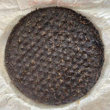 Load image into Gallery viewer, 2005 XiaGuan T8613 Iron Cake 357g Puerh Raw Tea Sheng Cha - photo 2