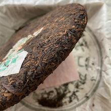 Load image into Gallery viewer, 2006 ChangTai Heng Feng Yuan - Ban Na - Zhen Pin (Banna) Cake 400g Puerh Ripe Te - photo 4