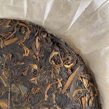 Laden Sie das Bild in den Galerie-Viewer, 2006 CNNP Puerh 55th Anniversary of CNNP Trademark Registration Cake 357g Puerh  - photo 10