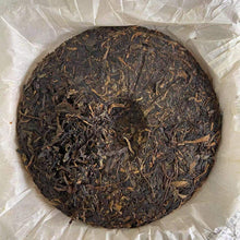 Laden Sie das Bild in den Galerie-Viewer, 2006 CNNP Puerh 55th Anniversary of CNNP Trademark Registration Cake 357g Puerh  - photo 11