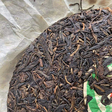 Load image into Gallery viewer, 2006 CNNP Puerh 8001 - Jing Mai Gu Shu (8001 - Jingmai Old Tree) Cake 380g Puerh - photo 4