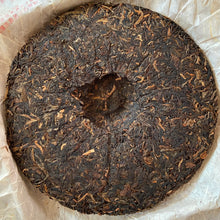 Load image into Gallery viewer, 2006 CNNP Puerh 8881 (Premium Bulang) Cake 357g Puerh Raw Tea Sheng Cha - photo 3