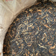 Load image into Gallery viewer, 2006 CNNP Puerh 8881 (Premium Bulang) Cake 357g Puerh Raw Tea Sheng Cha - photo 8