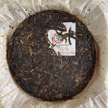Laden Sie das Bild in den Galerie-Viewer, 2006 CNNP Puerh Hong Yin Yuan Cha (Red Mark Round Tea) Cake 357g Puerh Sheng Cha - photo 4