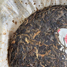 Laden Sie das Bild in den Galerie-Viewer, 2006 CNNP Puerh Hong Yin Yuan Cha (Red Mark Round Tea) Cake 357g Puerh Sheng Cha - photo 5