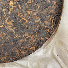 Load image into Gallery viewer, 2006 DaYi 7262 Cake 357g Puerh Shou Cha Ripe Tea (Batch 601) - photo 9
